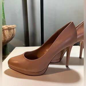 Bleecker & Bond Celeste nude leather platform pumps sz 10M
